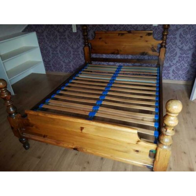 2 persoons houten bed