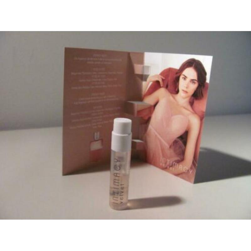 Intimacy - Velvet parfum proefje / sample / monstertje
