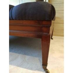 Grote footstool hocker voetenbank of salontafel met dienblad
