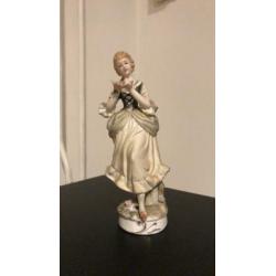 Porseleinen vrouwen beeldje