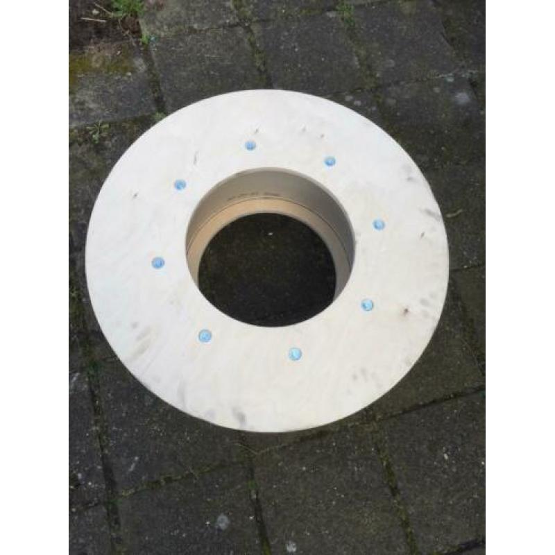 Houten haspels om zelf bijv. sidetafel te maken (i)