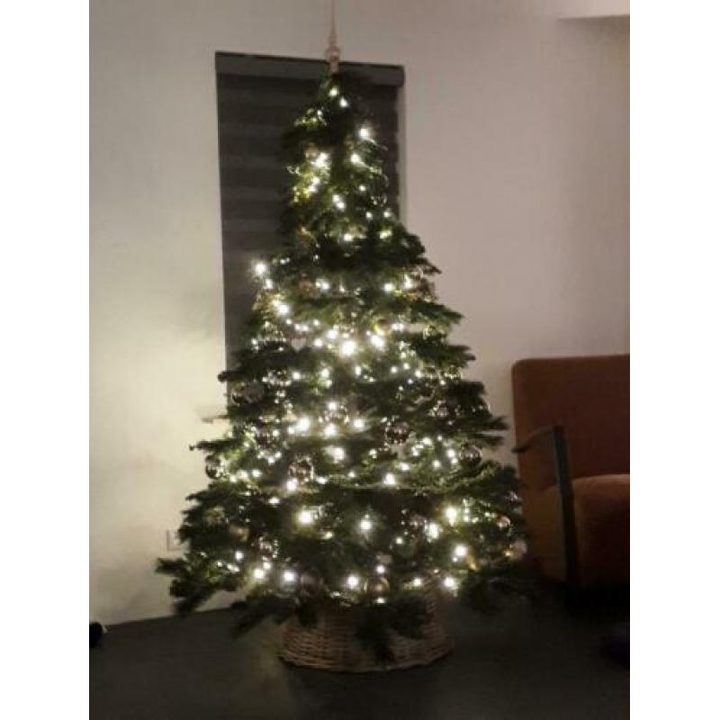 Te koop zgan luxe kunstkerstboom 210 cm.