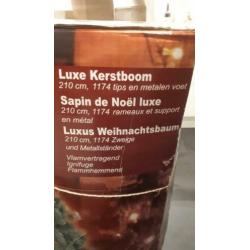 Te koop zgan luxe kunstkerstboom 210 cm.