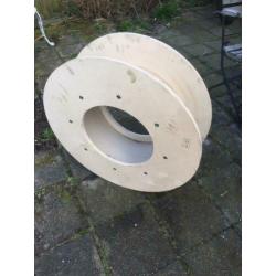 Houten haspels om zelf bijv. sidetafel te maken (i)