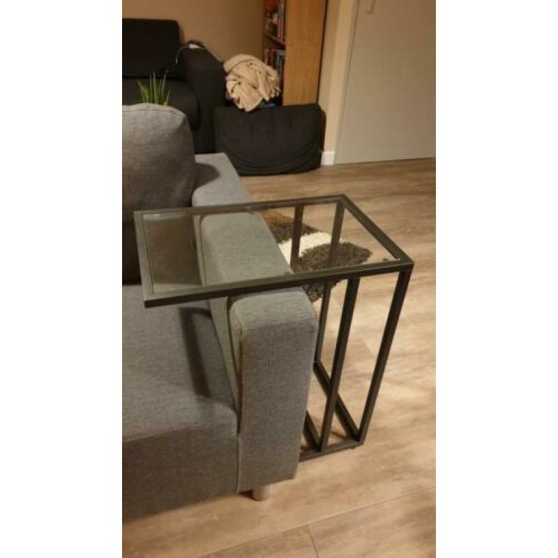 Leuke glazen bijzettafel (x2)