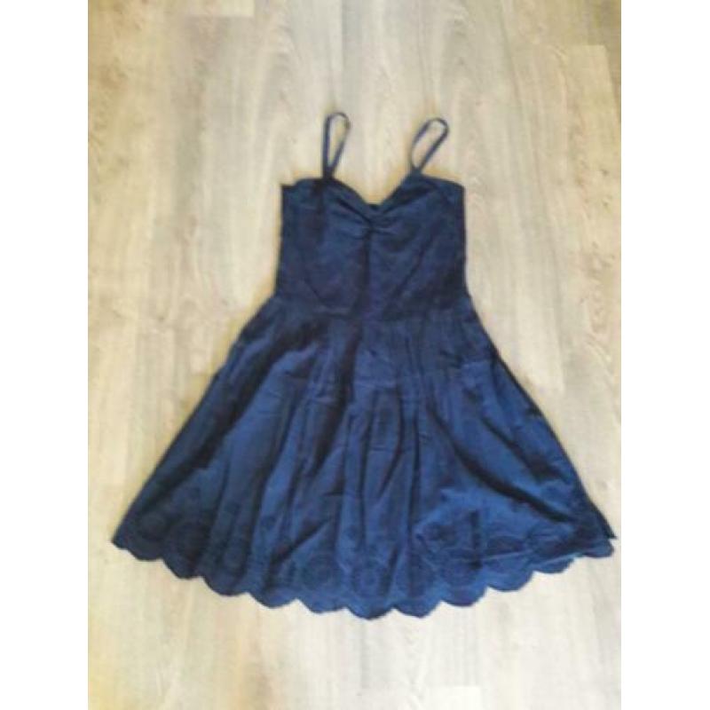 Nieuw donkerblauw brodderie jurkje Maat 36/ 38 B