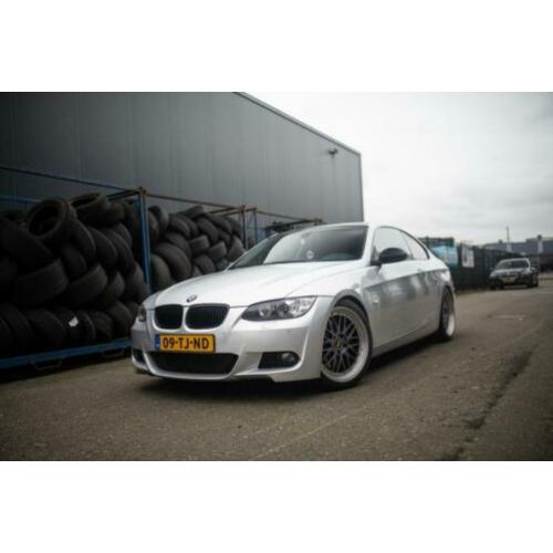 Zeer mooie en nette BMW E92 coupe 335i met handbak org nap!