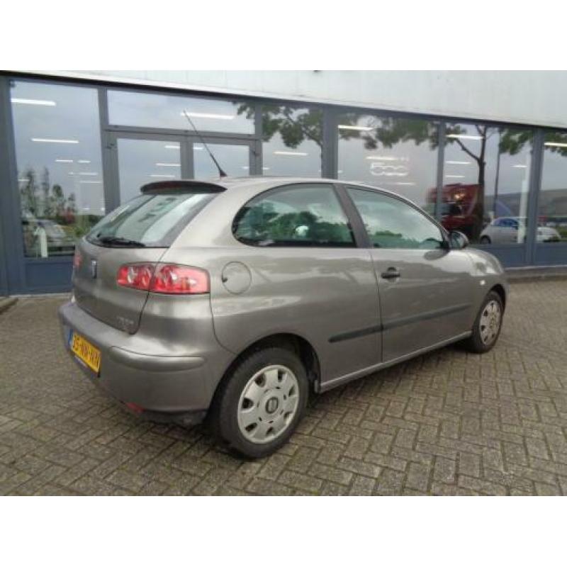 Seat Ibiza 1.4 Automaat met Invalide aanpassing (bj 2004)