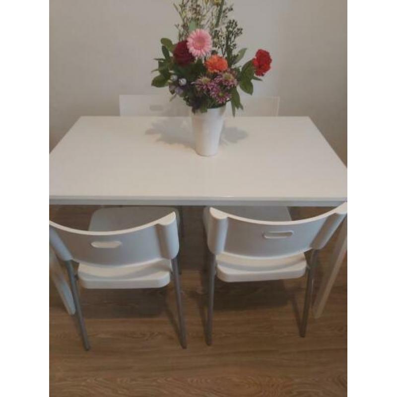 Witte IKEA tafel