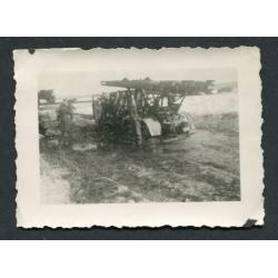 WOII foto : Duitsers bij 2 veroverde Stalinorgels