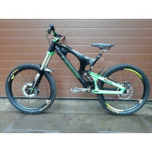 Santa Cruz v10 downhill bike maat m bijna nieuw