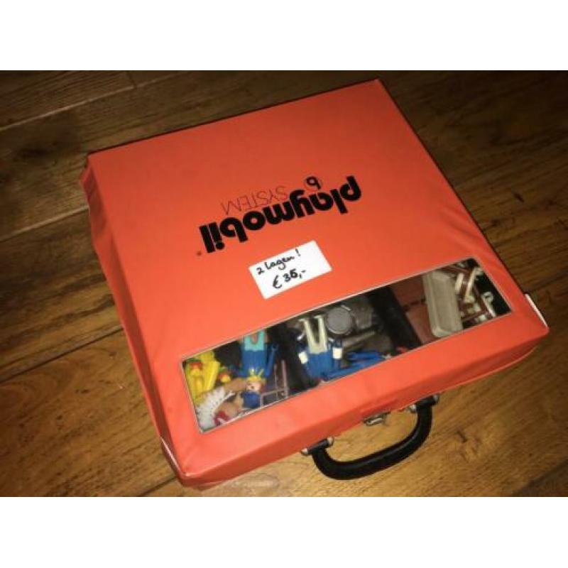 Playmobil koffer diverse onderdelen.