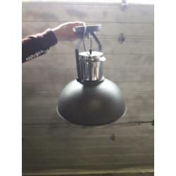 2 mooie industriele hanglampen