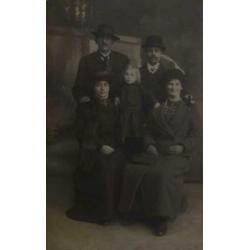 Antieke fotokaart - P2 - Dame met hoed en tasje.