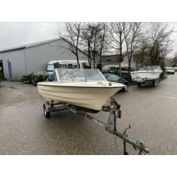 Nette speedboot met trailer en motor