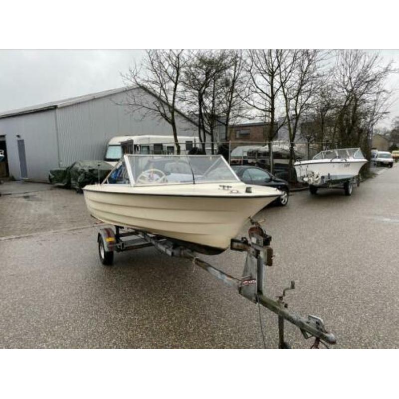 Nette speedboot met trailer en motor