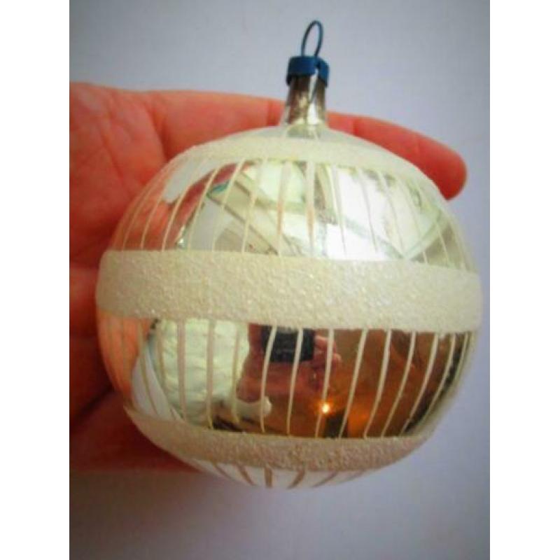 Kerst~Doos met Oude Kerstballen Glas~Glazen Zilver kleur Bal