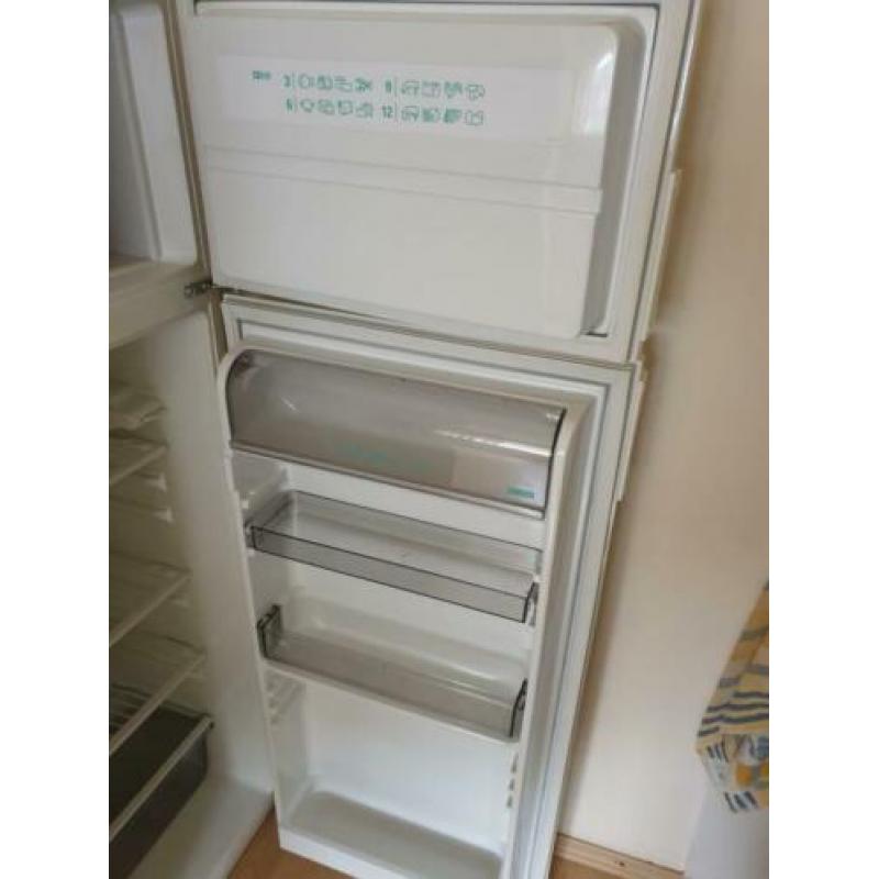 Nette Zanussi koelkast met vriezer nu 99 euro