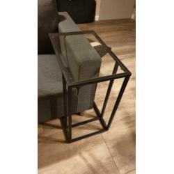 Leuke glazen bijzettafel (x2)