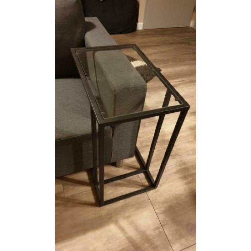 Leuke glazen bijzettafel (x2)