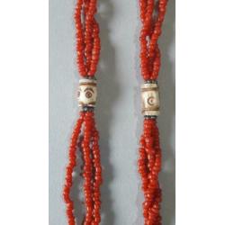 Collier, ketting. bloedkoraal met been. Nepal jaren 70