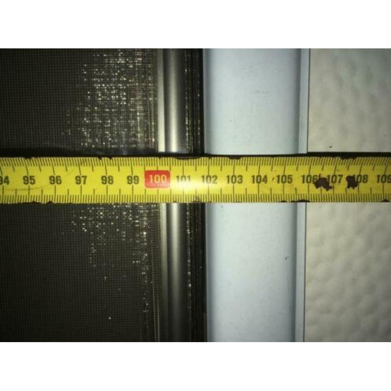 Gezocht: linker achterraam Knaus Sudwind 530