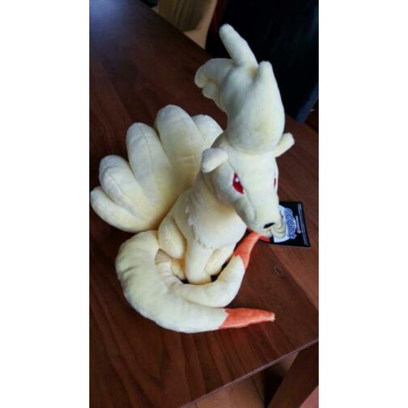 Pokémon Center Ninetales knuffel