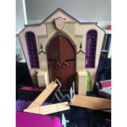 Monster High huis, auto, poppen en veel meer