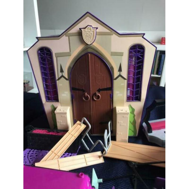 Monster High huis, auto, poppen en veel meer