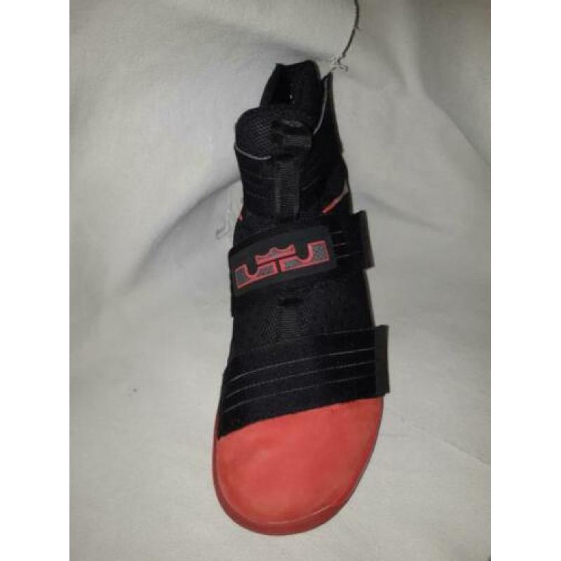 Mooie Nike basketbalschoenen, maat 40,5