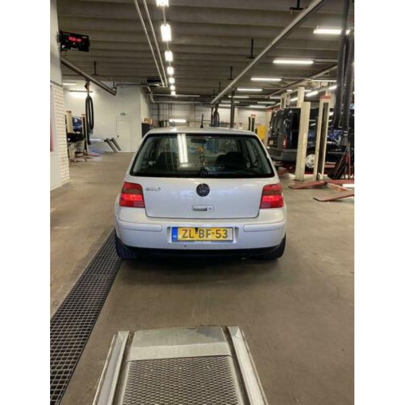 Volkswagen Golf 1.6 74KW 1999 Grijs