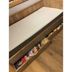Steigerhout bed