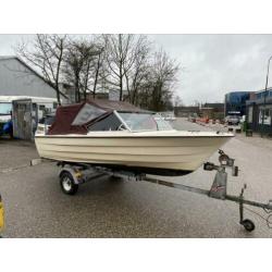 Nette speedboot met trailer en motor