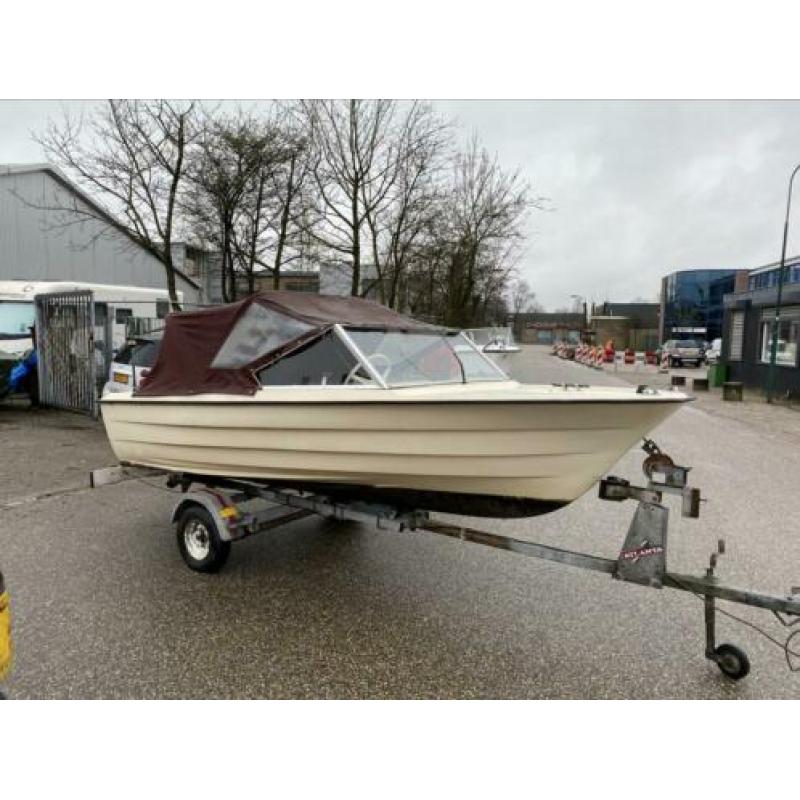Nette speedboot met trailer en motor