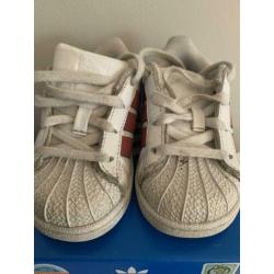 Adidas Superstar meisjes schoenen maat 23