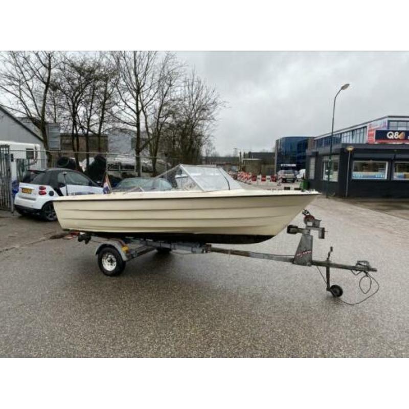 Nette speedboot met trailer en motor