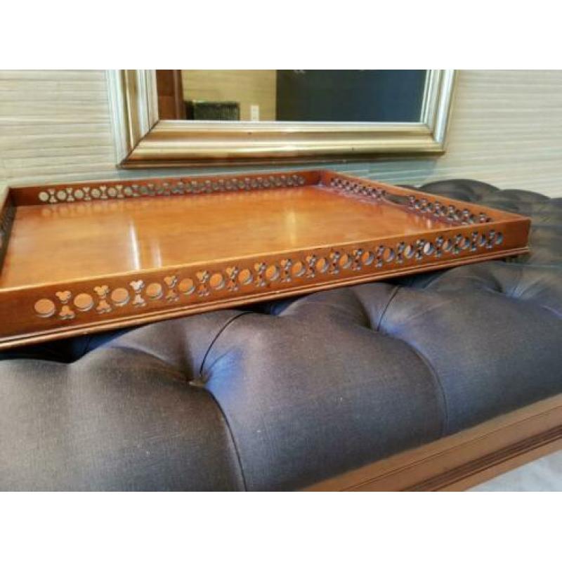 Grote footstool hocker voetenbank of salontafel met dienblad