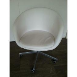 wit kuipstoeltje lederlook gratis