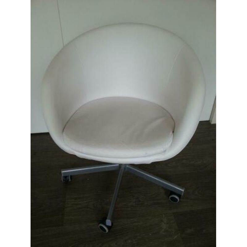 wit kuipstoeltje lederlook gratis