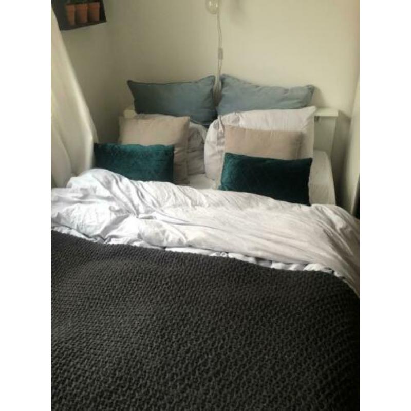 Wit Ikea bed (frame & matras) 140 x 200