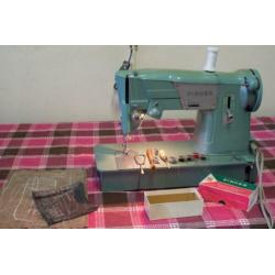 Te koop: Singer 327K naaimachine