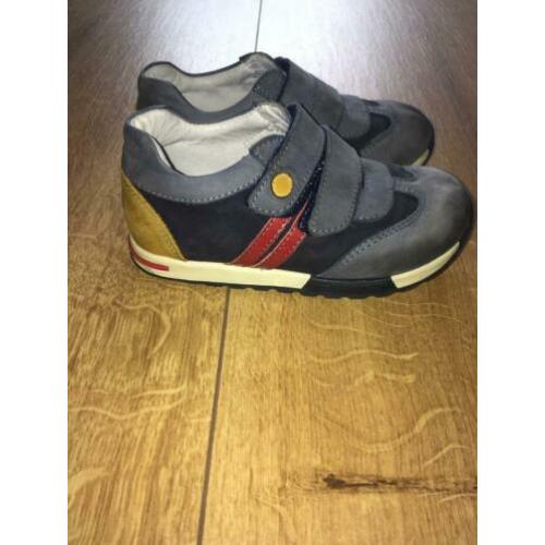 Leren schoenen voor een jongen maat 25