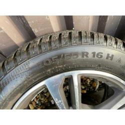 16 Inch Audi A3 8V Set Velgen Met Winterbanden