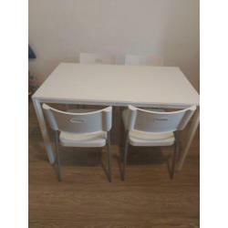 Witte IKEA tafel