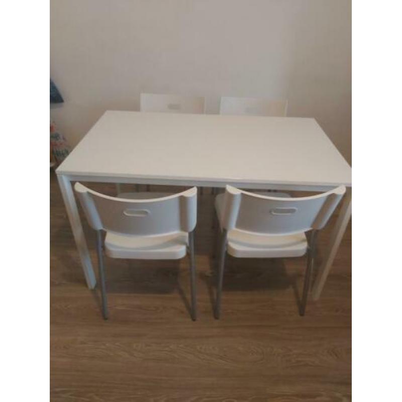 Witte IKEA tafel