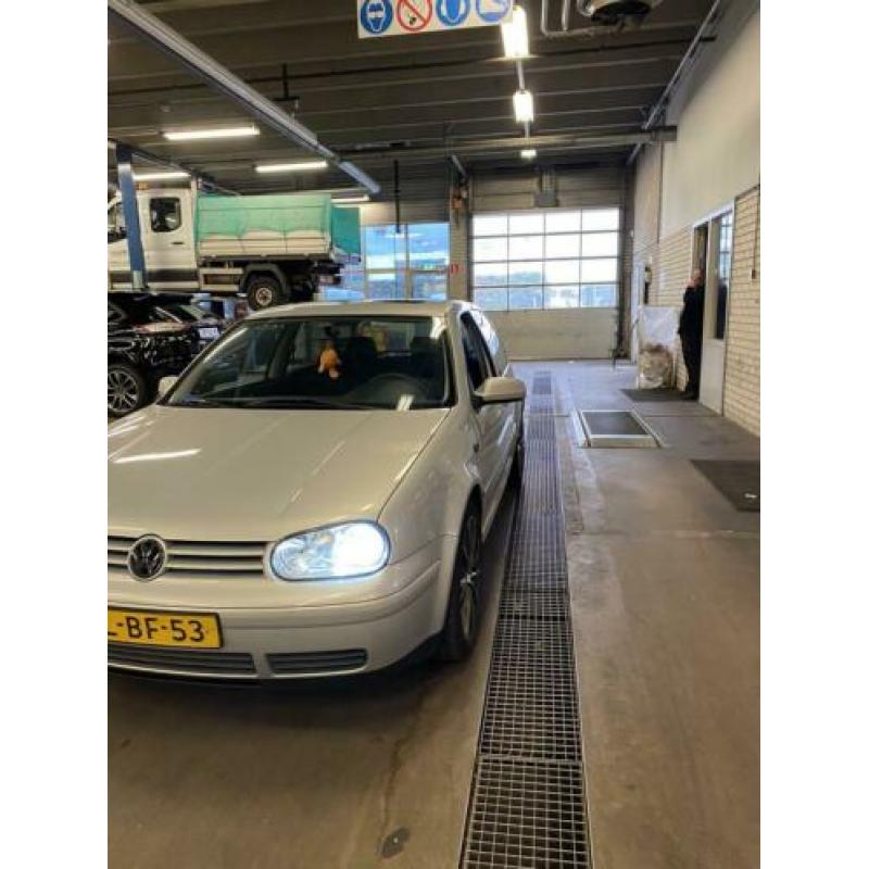 Volkswagen Golf 1.6 74KW 1999 Grijs