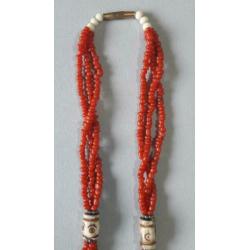 Collier, ketting. bloedkoraal met been. Nepal jaren 70