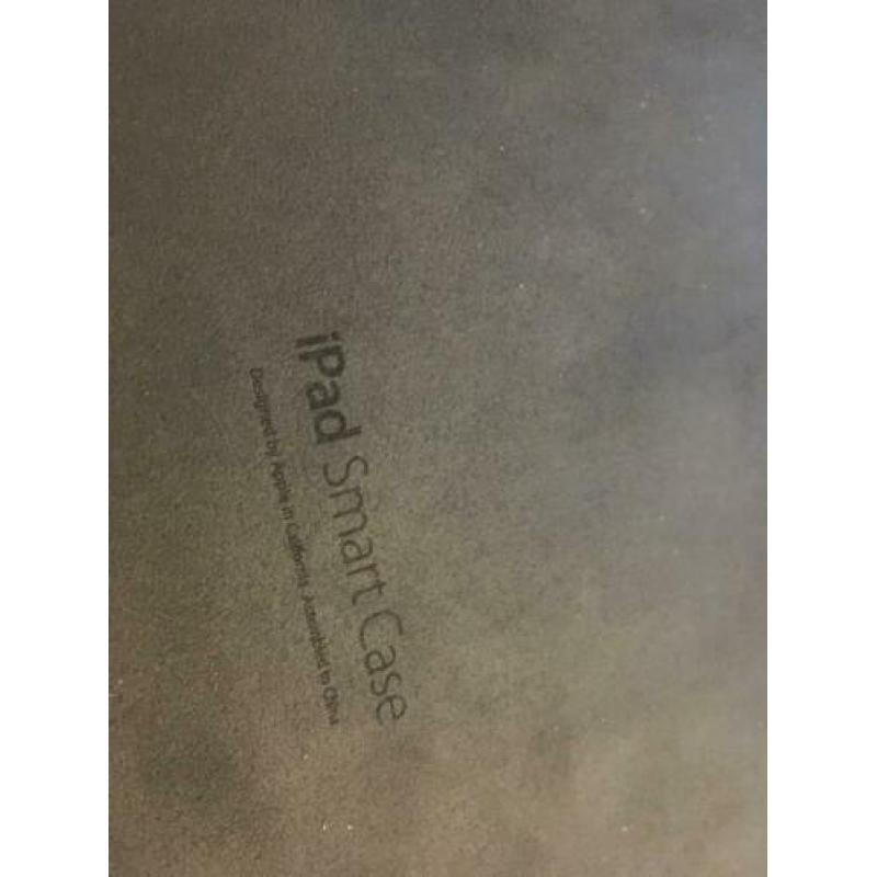 iPad Air A1474 inclusief doos, smartcase, bon, klein defect