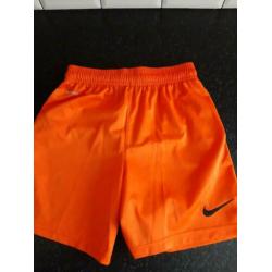 Nike maat M: 10/12 jaar