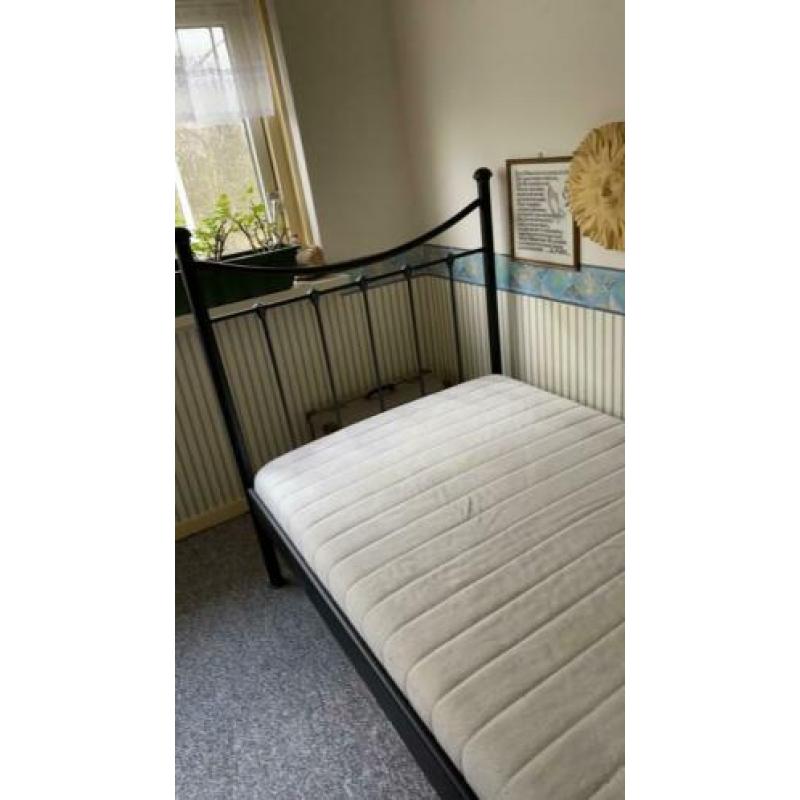 Eenpersoons bed zwart 90/200